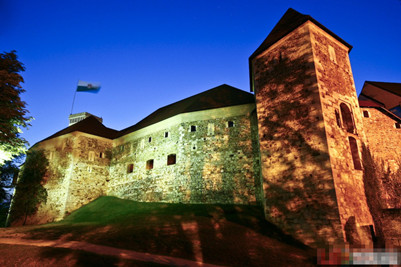斯洛文尼亚首都卢布尔雅那城堡安装LED室外照明