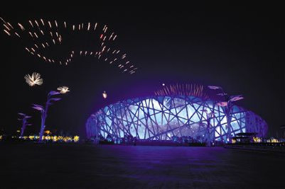 豪华APEC盛典:403万颗LED灯造巨大灯幕为鸟巢换“彩妆”